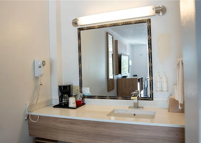 Hotel Super 8 *